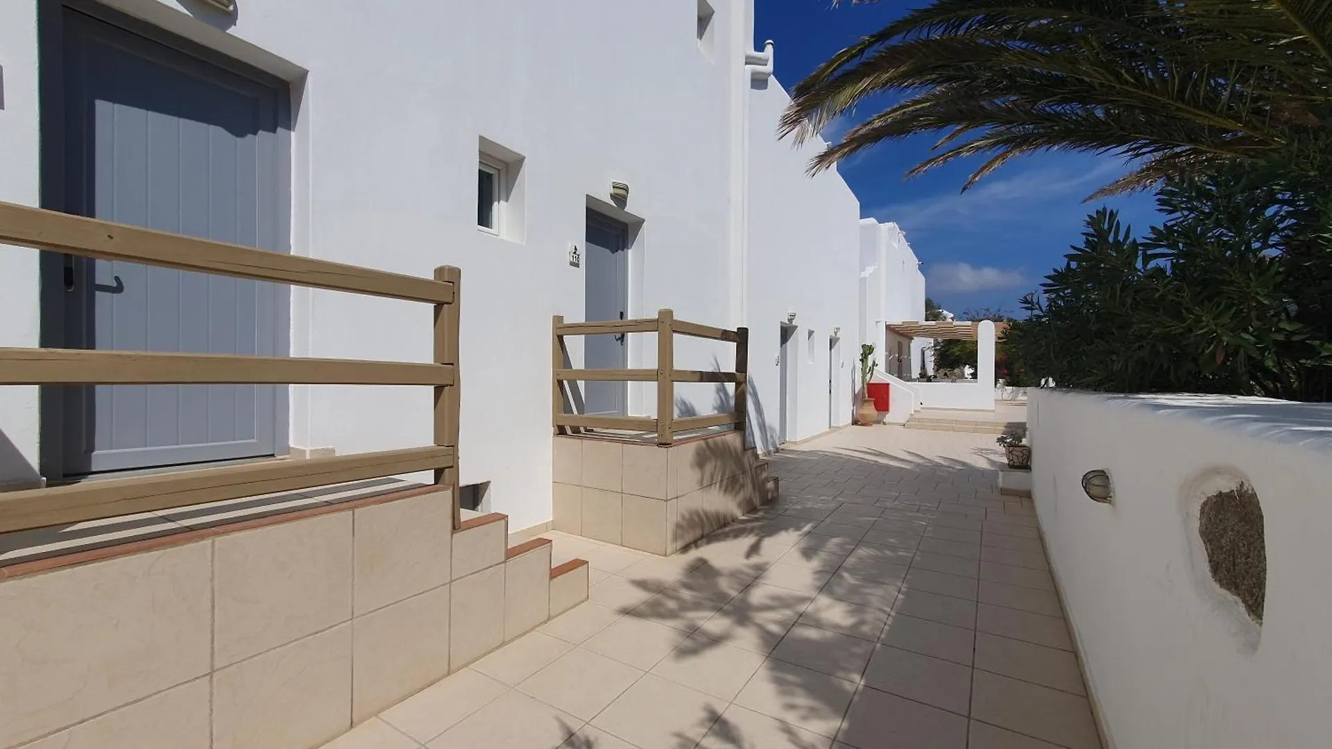 **  Hotel Gorgona Mykonos Town Grecja